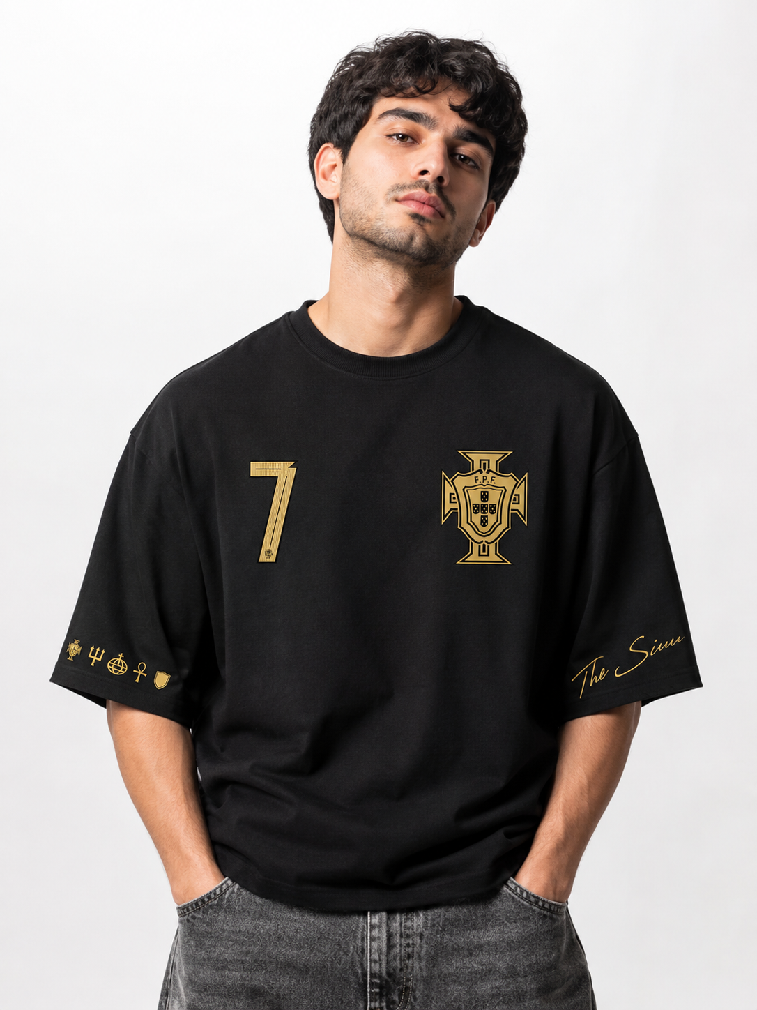 Ronaldo 7 Fan Edition Oversized T-Shirt – Black & Gold Premium Football Streetwear Tee